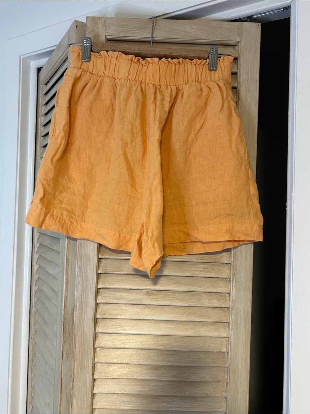 Solai High-Waist 100% Linen Shorts in Orange